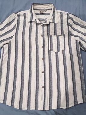 Casual Vertical Stripe Button-Down Shirt in White & Navy
